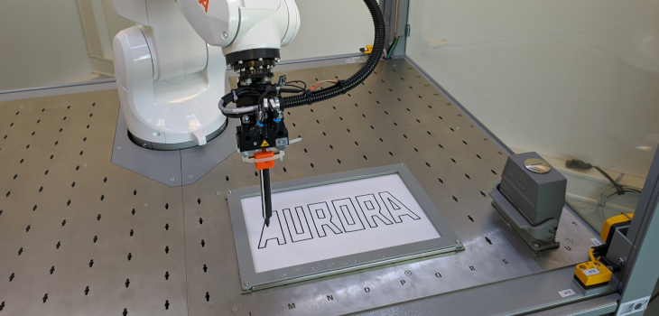 KUKA KR3 mit AuRora Schriftzug